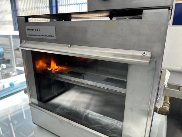 Teste de flamabilidade